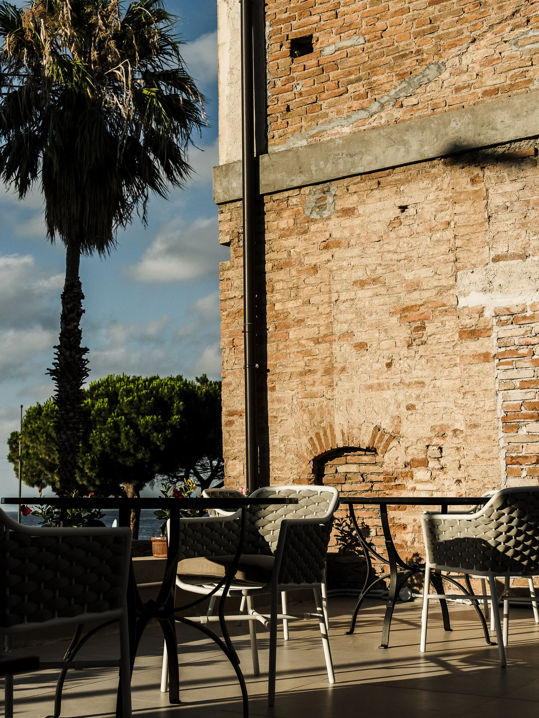 La terrazza affacciata sullo Stretto